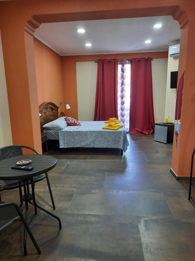 Taorbay Bed and Breakfast Giardini Naxos Værelse billede